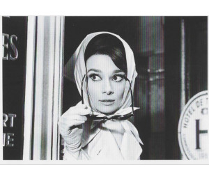 Postkarte - Audrey Hepburn Sonnenbrille